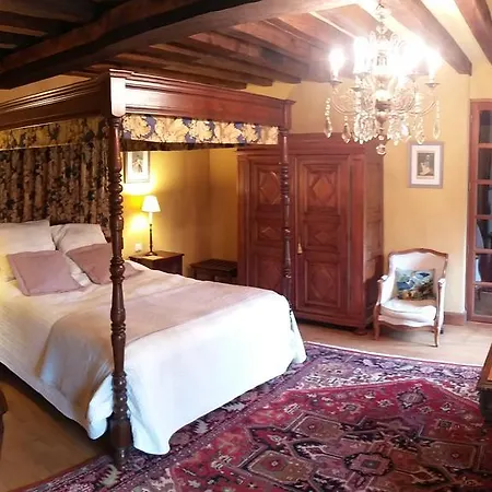 Le Vieux Chateau B&B לינה וארוחת בוקר Le Renouard