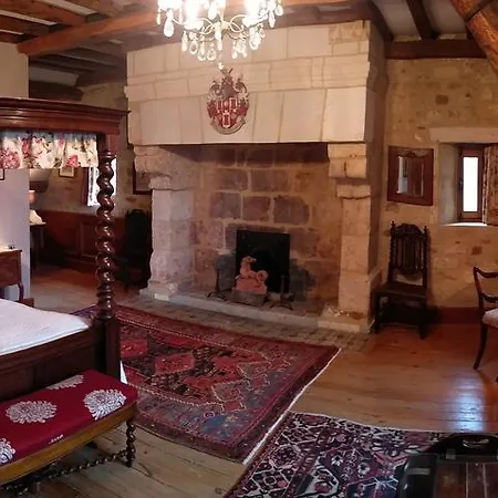 Le Vieux Chateau B&B לינה וארוחת בוקר
