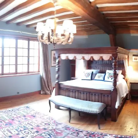 Le Vieux Chateau B&B לינה וארוחת בוקר