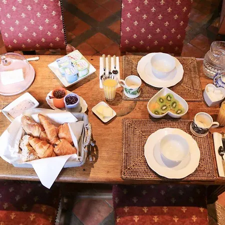 Le Vieux Chateau B&B לינה וארוחת בוקר