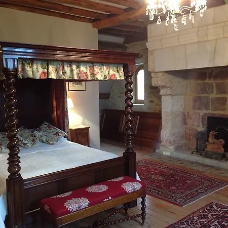 לינה וארוחת בוקר Le Vieux Chateau B&B 3*