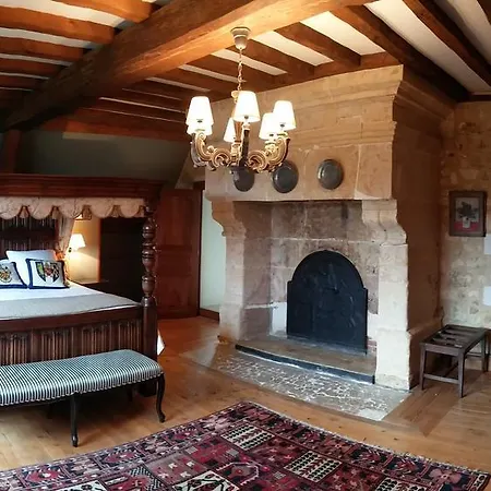 Le Vieux Chateau B&B לינה וארוחת בוקר Le Renouard